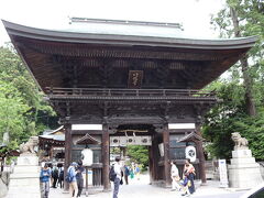 日牟禮八幡宮へ参拝

当初の楼門は1359年(延文四年)に佐々木六角氏の寄進で建立されたそう

1858年(安政五年)再建

1970年に祭礼時の失火で上層を焼失し、1971年の修理で現在の姿になりました