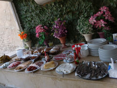 2025年5月1日（木）。実質観光最終日の5日目です。
昨日同様、屋上の会場で朝食。