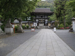 松尾大社にやって来た。松尾大社、楼門。

松尾大社参拝者用駐車場　16：15（5.3km・34.7km・17.7km/h）
　　　　　　　　　　　　16：58