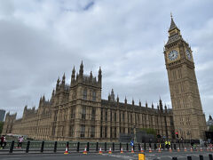 改めて北東側からウェストミンスター宮殿＆ビッグ・ベンを眺めます。