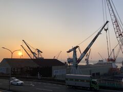 歩道橋からの夕陽がきれい。