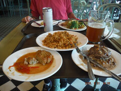 　バルト3国はジャガイモと黒パンが主食です。ビュッフェLIDOで炊き込みご飯とハンバーグ（ビーフと大豆？）を見つけて頼んでしまいました。