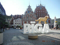 　かつてのリガ貿易商人の寄り合いをブラックヘッドと呼んでおり彼らがコンサートやダンスを楽しんだ会館です。金細工や彫刻が施されたリガを代表する建築です。