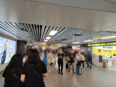 台北駅から中山駅まで地下街を歩いていきます。

台北駅でどうやって中山駅まで行くのかな～って地図見てたら、お姉さんが日本＆英語で話しかけてくれて丁寧に教えてくれました！台湾の人の優しさよ！！
この旅で何度も優しさに触れました！
私も日本で迷ってる人いたら声掛けよう！