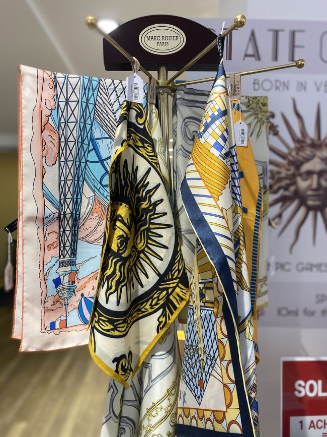 ヴェルサイユ宮殿コラボのスカーフ、すごく素敵です！』ヴェルサイユ