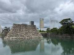 天守台の石垣が復元されていて、この上は展望スポットになっています。