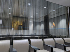 仙台空港のラウンジは朝６時半からの営業です。
平日金曜日のこの時間・・少しずつ人が増えていきます。