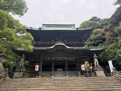 本宮の少し手前、旭社（６２８段）
四国最大の木造社寺建造物で、国の重要文化財になっています