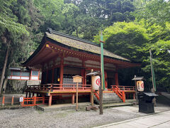 本宮と奥社の間には、３つの神社があります
これはその中間あたりにある白峰神社（９２３段）