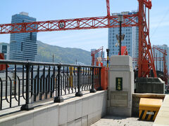 影島大橋を近くで眺めたところ。
毎週土曜日の１４時から１５分間橋が跳ねます。