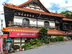 ◆金谷ホテルベーカリー◆
日光のシンボル的なパン屋さん。
金谷のパンは東京でも買えるけど、こちらで買いたくなる・・
そして、夕方には売り切れています。
※この店が売り切れの時は、坂道を登って日光金谷の売店で金谷のパンが買えます。