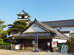 公園からの高知城。