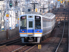 新今宮駅から南海電車の空港急行に乗車します。
