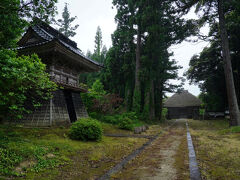 そして、現在の国分寺を拝観。仁王門を入ると、正面に茅葺の御堂が見える。瑠璃堂と呼ばれ、寛文6年(1666)に建立されたものだそうだ。堂内には、国分寺跡に立っていた旧本堂に祀られていた国重文の木造薬師如来坐像が安置されていたそうだ。
