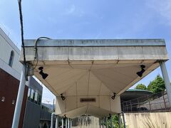 武蔵五日市駅で下車。賑やかな方とは反対側の出口に出ます。