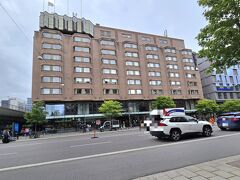 ストックホルム最後の夜は駅前のラディソンブルーロイヤルバイキングホテルに１泊します。けっこうなお値段ですが立地優先で。
