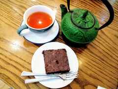 Capella

Tra den(紅茶) 75,000d
Brownie cake 65,000d

今日も朝からゆっくりお昼ご飯まで
カペラで過ごします