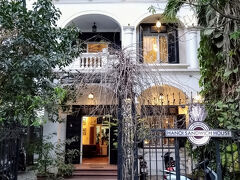 HANOI SANDWICH HOUSE

初めて訪れたのが8年くらい前
とても美味しかったのを覚えています

XuanDieu通りにあったのですが
その後無くなってしまって
残念に思っていたのですが
TayHo通りで発見
散々、通った道なのに
気づきませんでした
