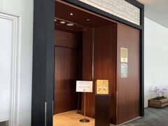 那覇空港サクララウンジへ