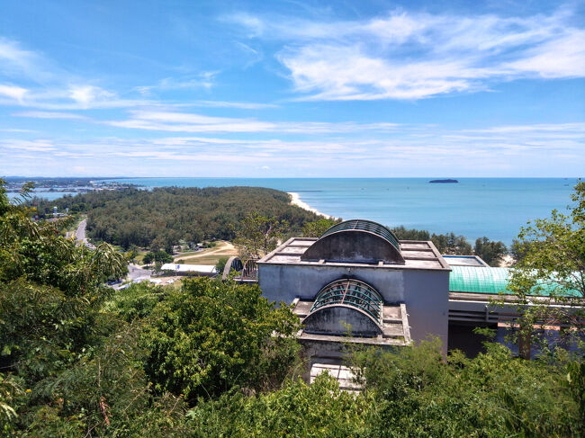 リフトに乗って頂上にやってきました。