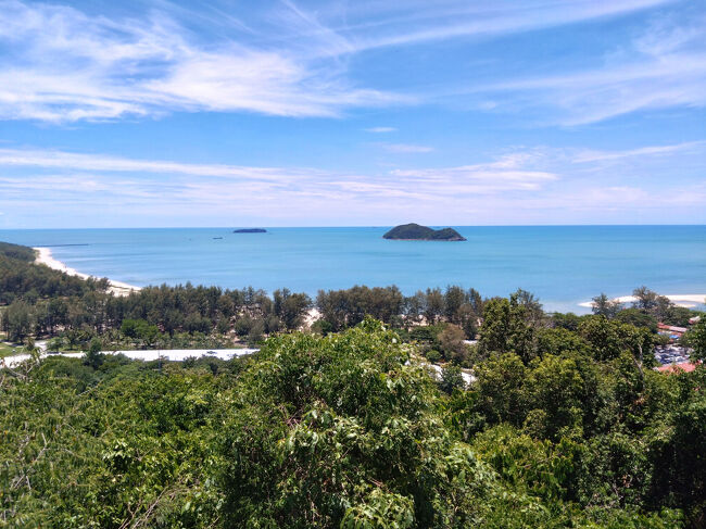 ビーチもきれいです。<br />泳いでいる人はほとんどいません。