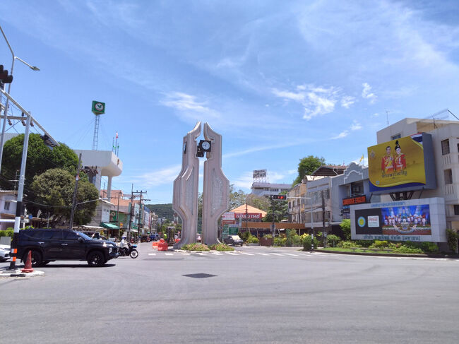 ソンクラーへはハジャイから日帰りで行けます。<br />時計塔の近くから出ているロットゥで35バーツでした。