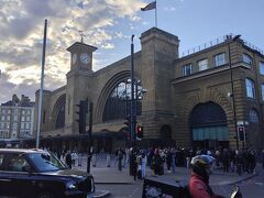 ホテルの最寄り駅のKing'sCross St.Pancras 駅に到着です。
今回は駅から徒歩5分程のPullman London St Pancras　Hotelに宿泊しました！