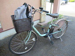 バス停横の建物の日陰の場所に止めておいたレンタル自転車で奈半利駅まで戻ります
