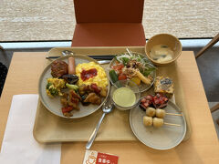 　この旅３日目の朝、コンフォートホテルERA伊勢の朝食です。バイキングスタイルで色々な種類の食事が楽しめます。