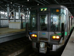 ホテルに荷物を預け　あいの風とやま鉄道で滑川へ

前回より１本遅い電車になりました