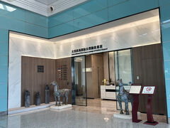 大連のラウンジは1番奥にあるこちらファーストクラスラウンジ。
それではお邪魔します。