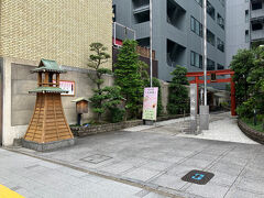 桜天神社・時分鐘
万治４年（1661年）から明治６年（1873年）まで200年以上ここで昼夜12時に鐘をついて時を知らせていたのだそうです。今でこそ桜天神社とともにビル街の谷間に吸い込まれてしまっていますが、かつてはここが街の中心であり情報発信の中心だったのでしょうね。