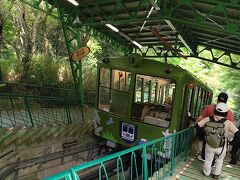 まやビューラインで下山。行きと帰りと違うケーブルに乗れるのがいいですね。廃墟ホテルの摩耶ホテルも見えましたよ。