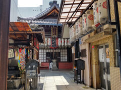 仲源寺
　四条大橋の東側・四条通り沿いにある浄土宗の寺院です。
　眼病平癒のご利益がある地蔵菩薩を祀る寺院です。
