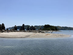 KKRを出発してから１時間ほど、休憩を兼ねて橋杭岩へ。大小約40の岩が南西一列におよそ850ｍに渡って並ぶ奇景です