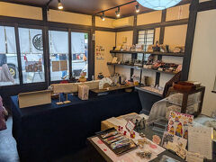 近くの日本料理「かわひらこ」でシラス丼を美味しくいただき