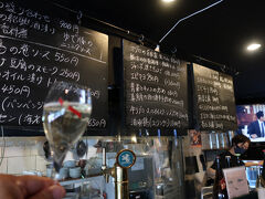 安里駅で雨宿りをしていたら，目的にしていた「二階の中華」の開店時間には雨が降りやんで，傘をささずに行くことが出来ました。