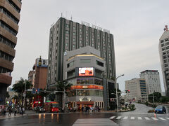 宿は，これも定番にしていた県庁前の「ロコア・ナハ」。

＊なんと，ホテルの営業が６月末で終了するとのこと。残念です。