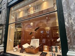 NEUHAUSのショーウインドウ。