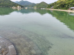 きょうは、堂崎天主堂からスタートです。
駐車場の横の湾、とっても水がきれい。