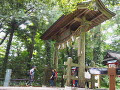 高尾山浄心門

門の中は神域。