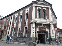 小樽浪漫館
　明治４１年（１９０８）建築の旧百十三銀行小樽支店　小樽市指定　　歴史的建造物　現在はおしゃれなショップです。
　