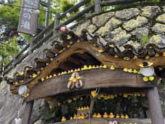 石段を登っていきます