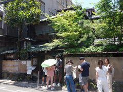 お蕎麦屋さんを、