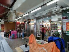 梁記嘉義雞肉飯
　ジーローハンの有名店　魯肉飯よりも自分の好みは雞肉飯なのではないか？　前回、寧夏夜市の方家で食べて感動したので、確かめるために有名店で必ず食べようと、予定に入れました