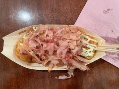 笑いこけておなかが空いたので、たこ焼きを所望です。
出汁が生地に染みていて旨い！