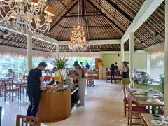 ホテルは朝食付きで予約していたので朝ご飯はホテルのレストランで頂きます。