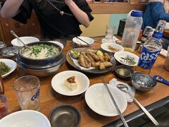 ふぐちりと唐揚げを注文しました。
ここは結構いいお店でそこそこお値段しましたが、鍋も唐揚げも美味しくて満足。