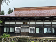 昼食後は「西福寺」に行きます。

西福寺は約500年の歴史があり、幕末の名彫物師として有名な石川雲蝶の彫刻や襖絵などが残っているそうです。
特に、建物の天井にある彫刻が有名です。
