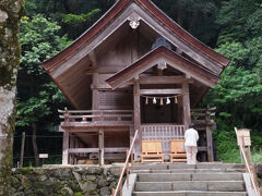 稲佐の浜で採取した砂を出雲大社の素鵞社（そがのやしろ）で奉納し、代わりに「お清めの砂」をいただくという風習です
お砂とり
